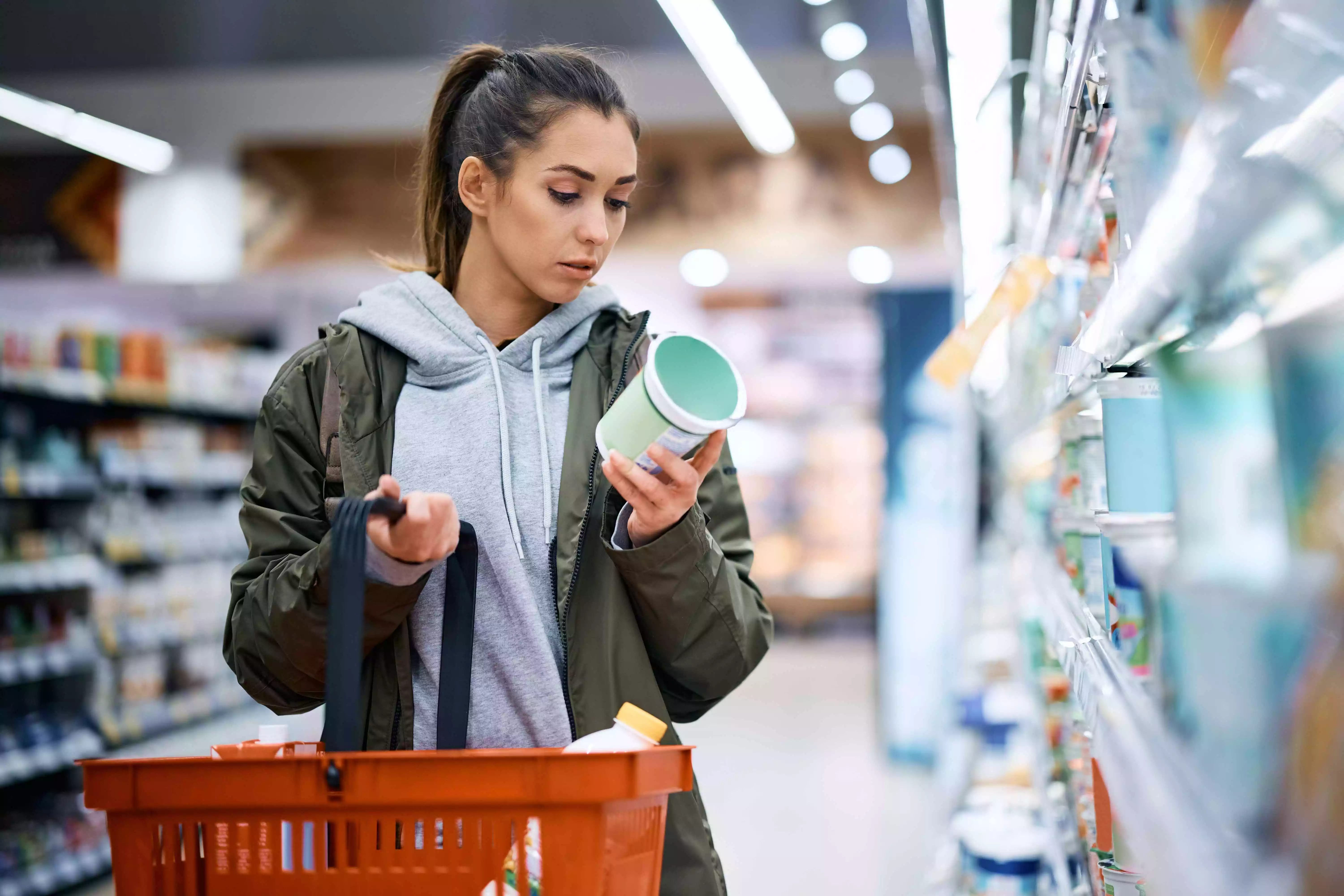 One of the food and beverage trend 2023 is clean label in product packaging